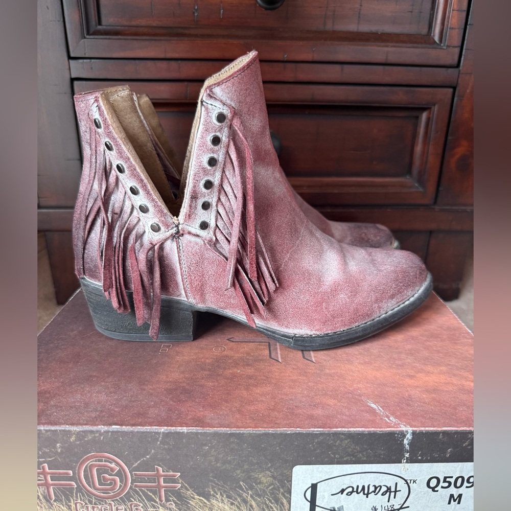 Corral/Circle G  Wine Fringe Booties - Picture 5 of 9